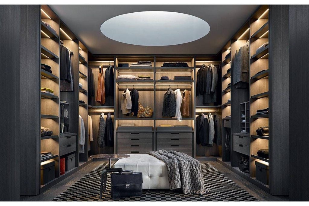 أفكار عصرية وأنيقة لتصميم غرفة ملابس صغيرة