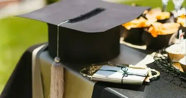 تهنئة بالنجاح والتخرج