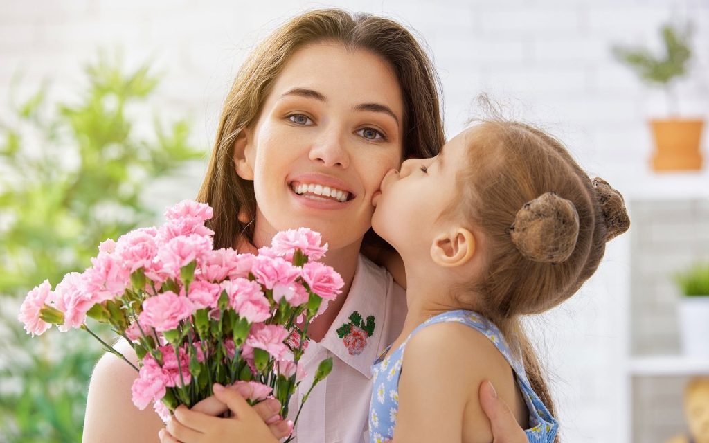 عبارات بمناسبة عيد الأم