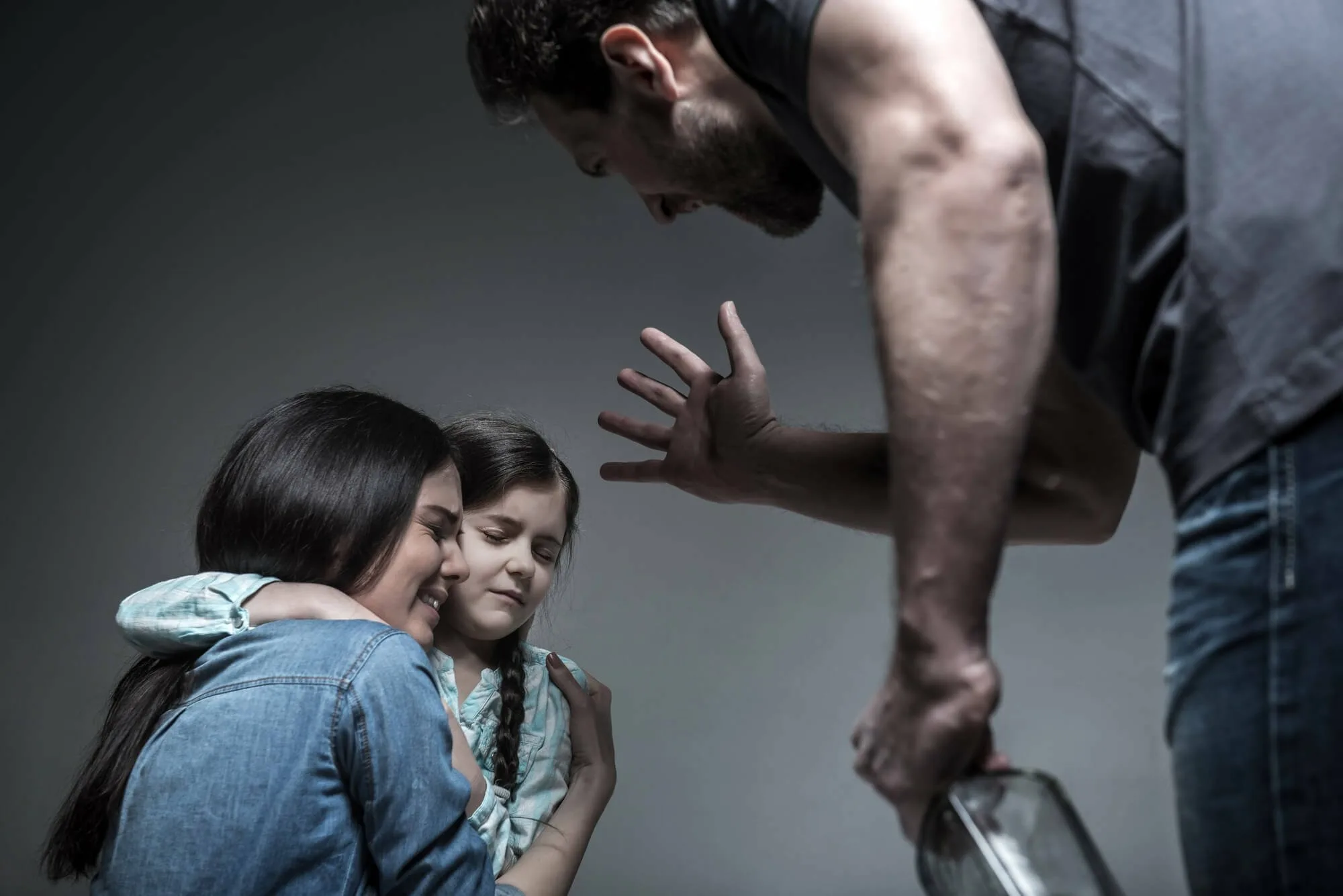 أسباب العنف وأضراره