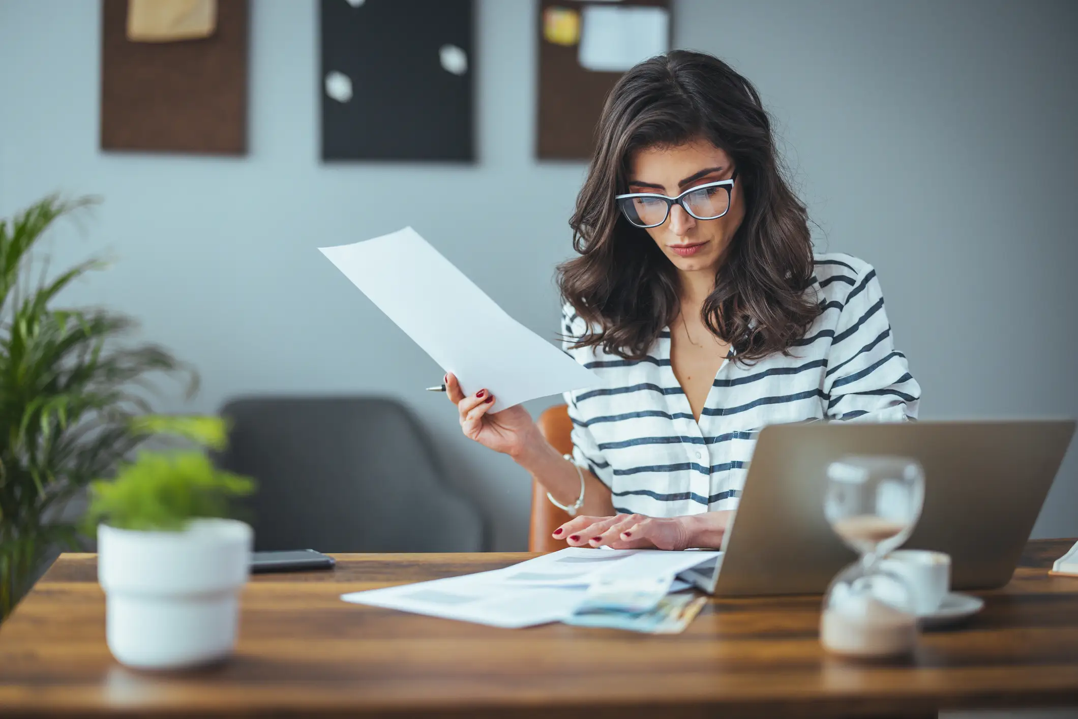 ما الفرق بين المرحلة الأولى والمرحلة الثانية من الفاتورة الإلكترونية؟
