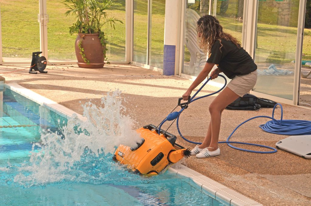 أفضل شركة تنظيف مسابح بالسعودية وطرق فعالة لحماية المياه من التبخر 8 أفضل شركة تنظيف مسابح بالسعودية وطرق فعالة لحماية المياه من التبخر