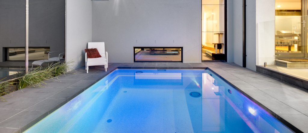 ايجابيات وسلبيات وجود مسبح في المنزل