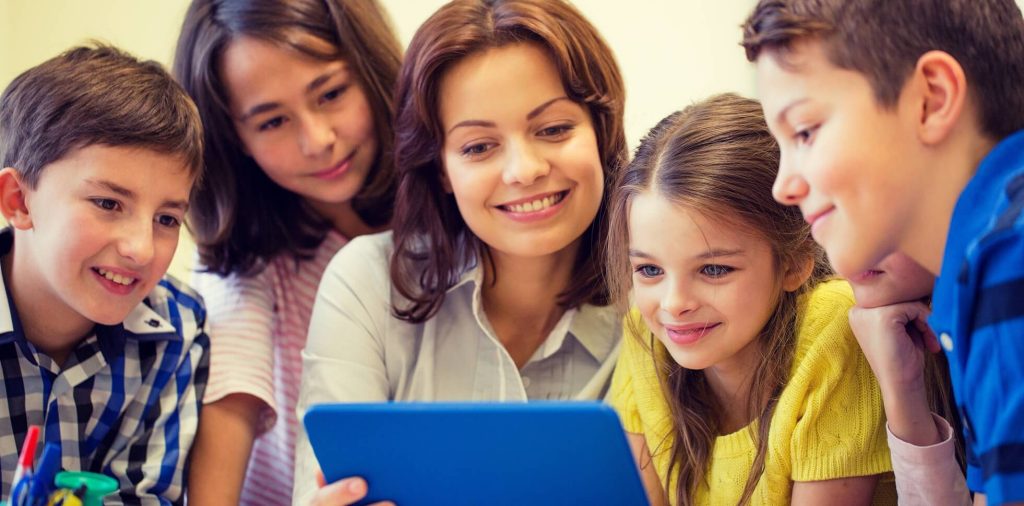 كلام جميل عن المعلمة