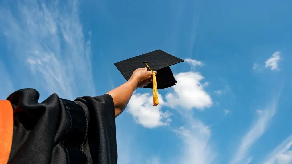 عبارات جميلة عن التخرج