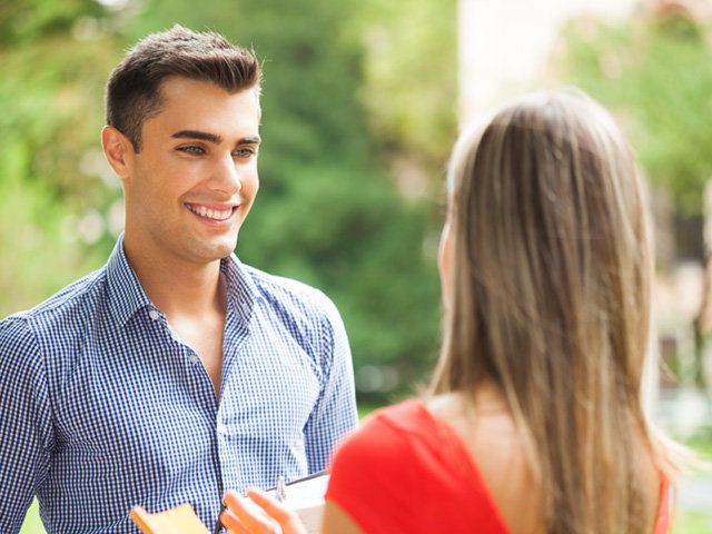 كيف تكون نظرات المحب