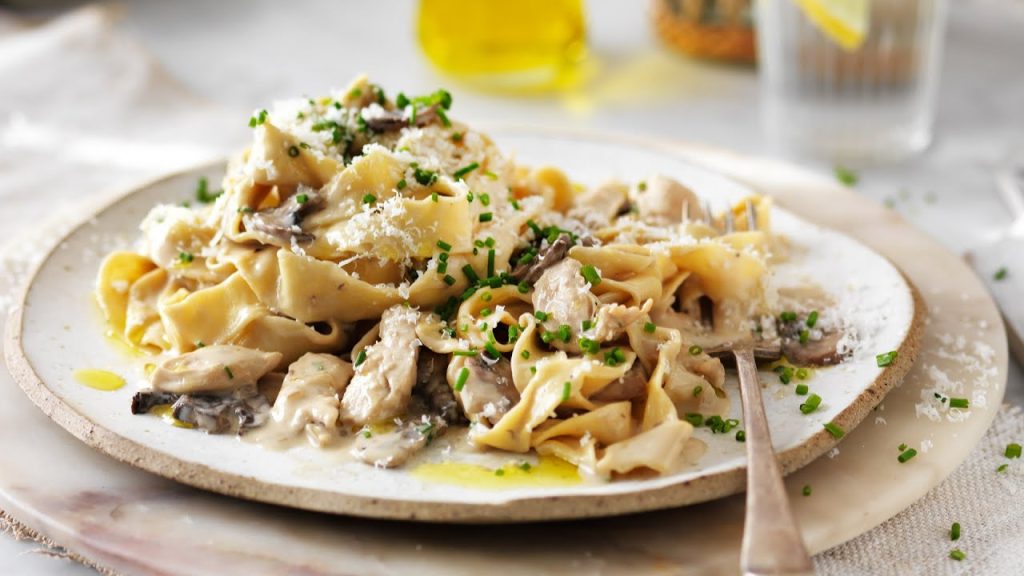 طريقة عمل فيتوتشيني بالدجاج والفطر