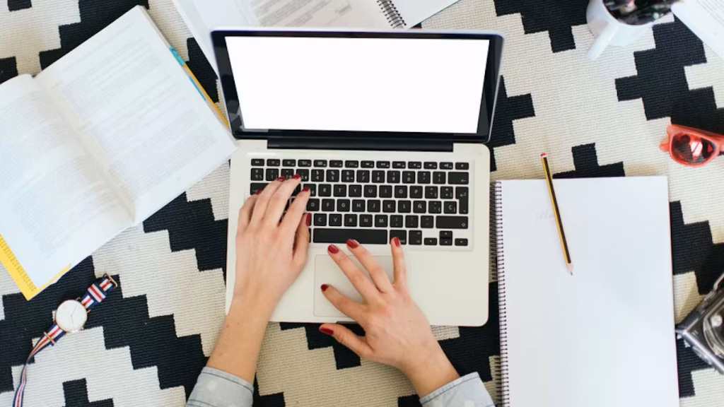 كيفية كتابة قصة قصيرة مبتكرة في 5 خطوات